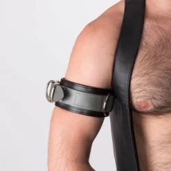 RoB Accessoires Brassard Cuir Boucle Bondage -Vestiaire Fetish Soldes 2023 brassard cuir boucle bondage 1