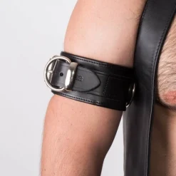 RoB Accessoires Brassard Cuir Boucle SM 10 RoB Accessoires Brassard Cuir Boucle SM -Vestiaire Fetish Soldes 2023 brassard cuir boucle sm 3