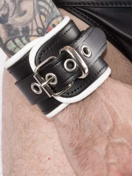 RoB Accessoires Menottes Cuir Bords Blancs 3 RoB Accessoires Menottes Cuir Bords Blancs