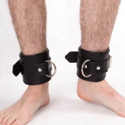 RoB Accessoires Menottes Cuir Chevilles 14 RoB Accessoires Menottes Cuir Chevilles -Vestiaire Fetish Soldes 2023 menottes chevilles cuir 5