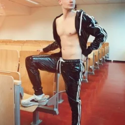 Mr. Riegillio Pantalon Sportswear PVC à Bandes Blanches - Mr Riegillio -Vestiaire Fetish Soldes 2023 pantalon sportswear pvc a bandes blanches mr riegillio 2