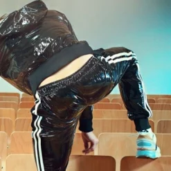 Mr. Riegillio Pantalon Sportswear PVC à Bandes Blanches - Mr Riegillio -Vestiaire Fetish Soldes 2023 pantalon sportswear pvc a bandes blanches mr riegillio 3